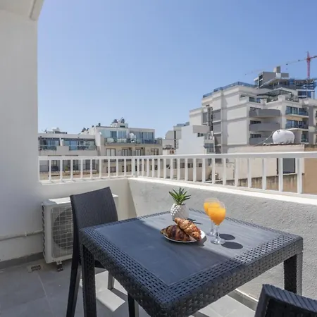 Seaviews & Style In Saint Julian's