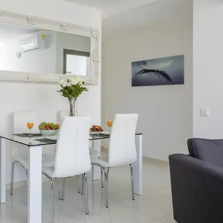 Seaviews & Style In * Saint Julian's