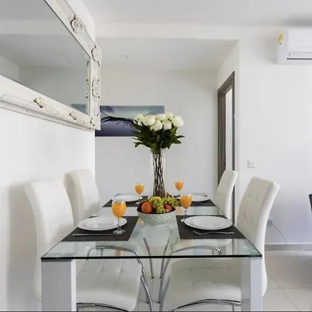 Seaviews & Style In Apartment